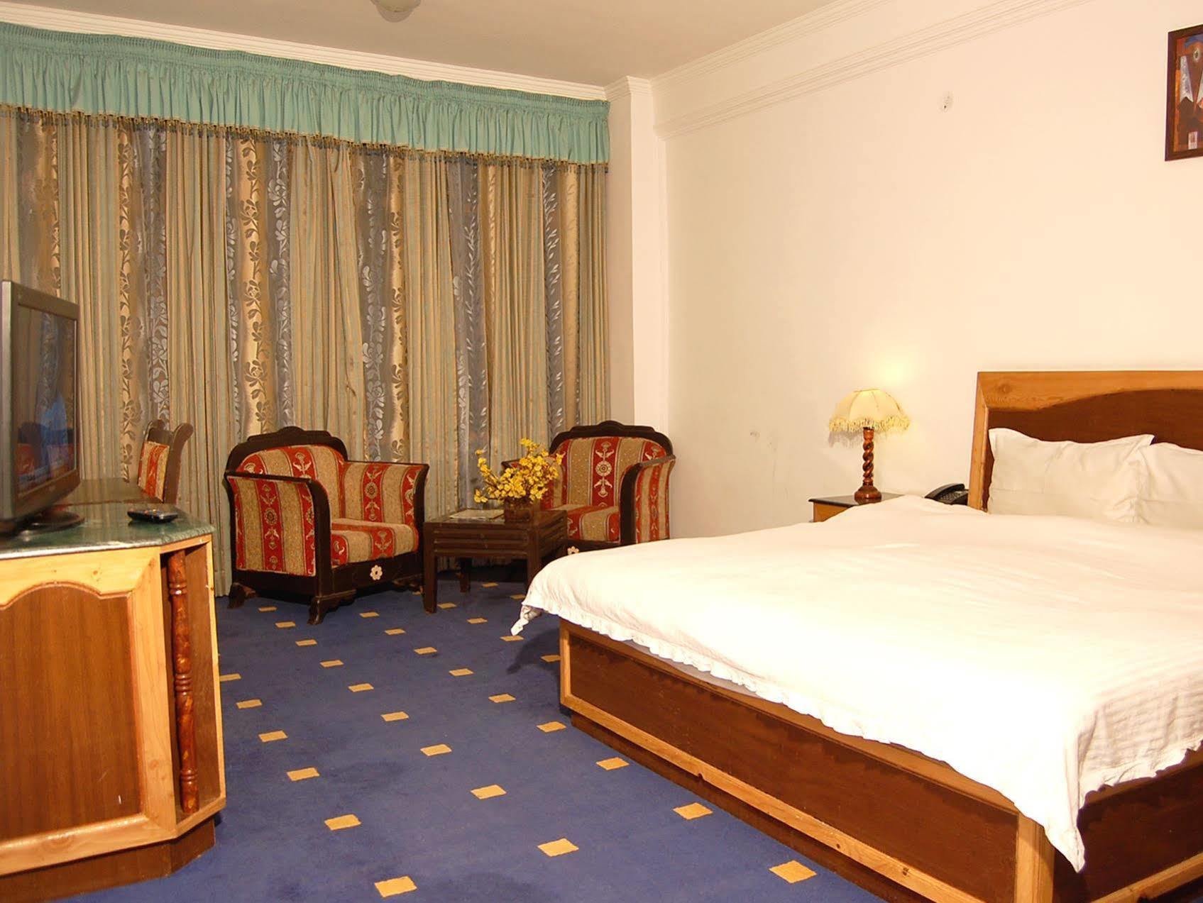 Lords Residency Hotel Manali  Bagian luar foto